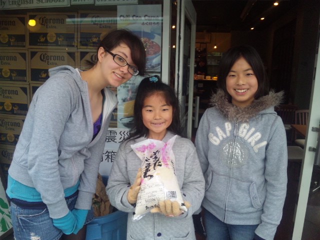 Family English Schools Students Donate Rice for Tohoku Victims