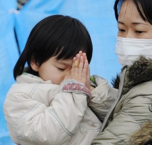 Japanese girl prays with her mother