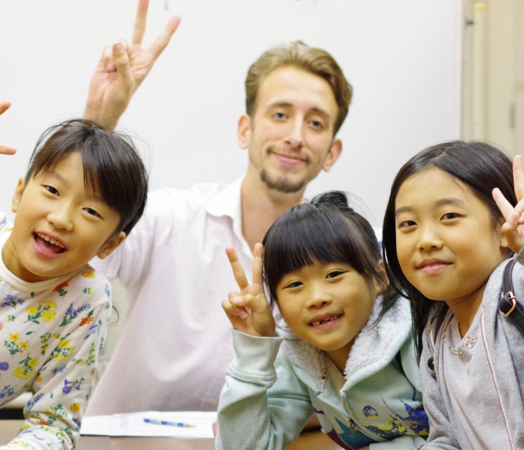 Kozmoz Kyoto manager Caston Wyatt with happy English students